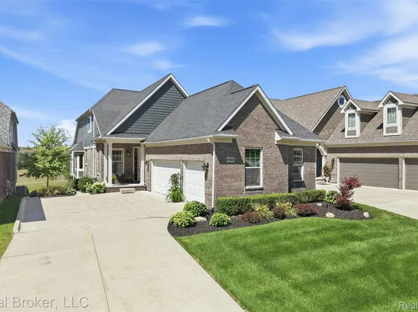 8310 Stoney Creek Dr, South Lyon, MI 48178