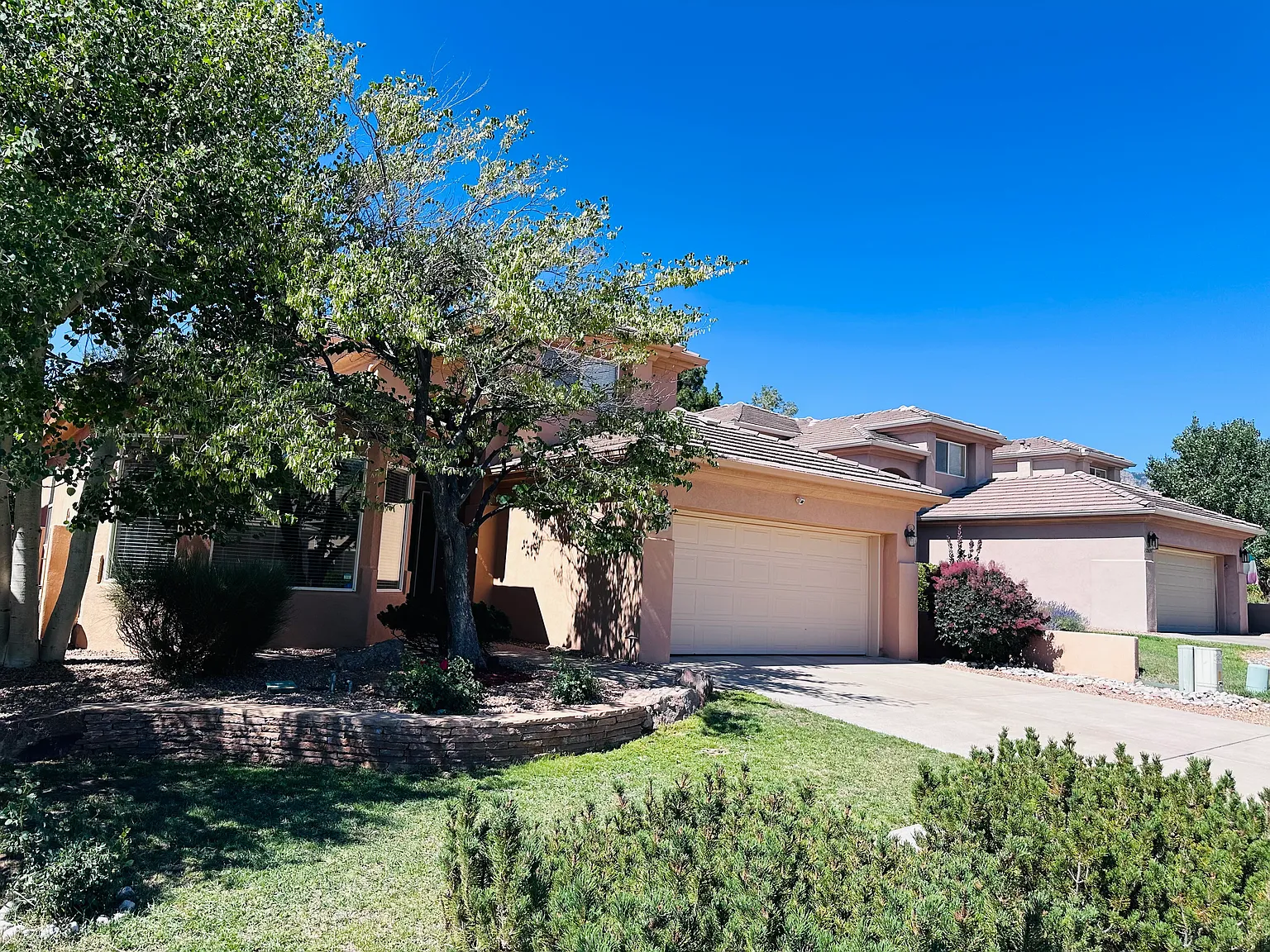 3 bed, 2.5 bath, 2366 sqft, $3,500 — Photo 2