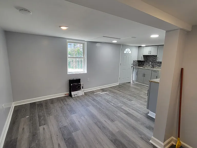 25 Manning Ave — Photo 4