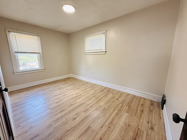 4123 Stickney Ave — Photo 3