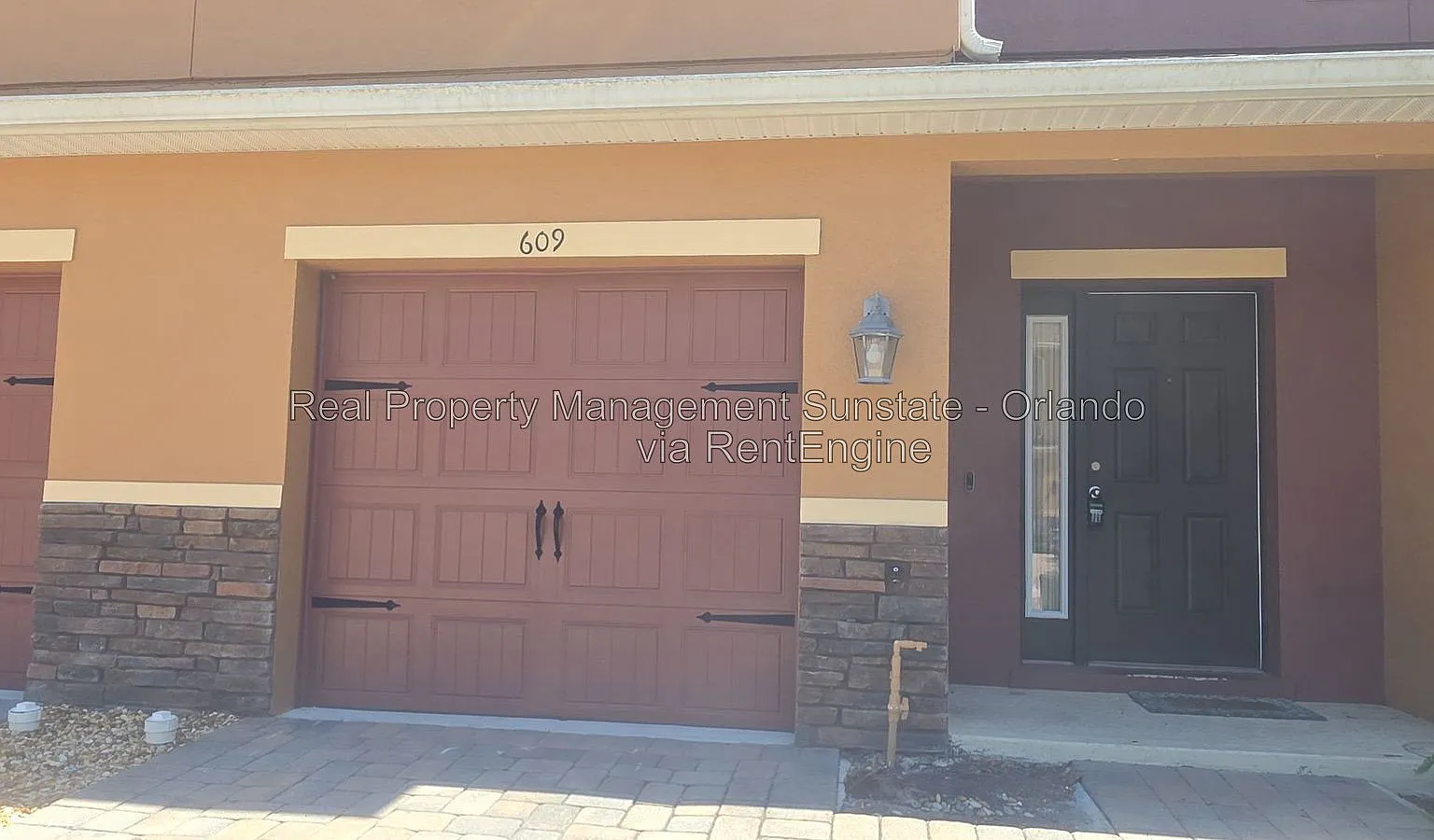 3 bed, 2.5 bath, 1404 sqft, $2,295 — Photo 2
