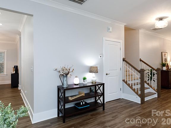 3rd image of 2172 Bluebell Way