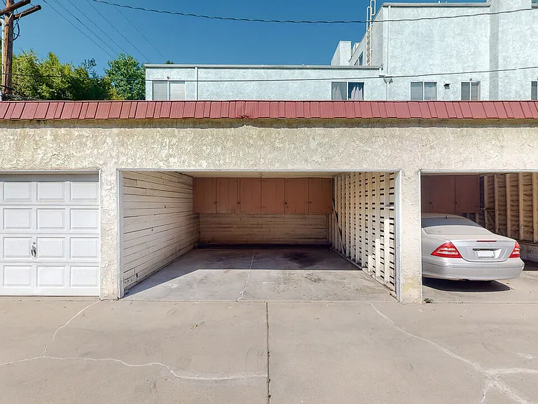 3368 Rowena Ave — Photo 24