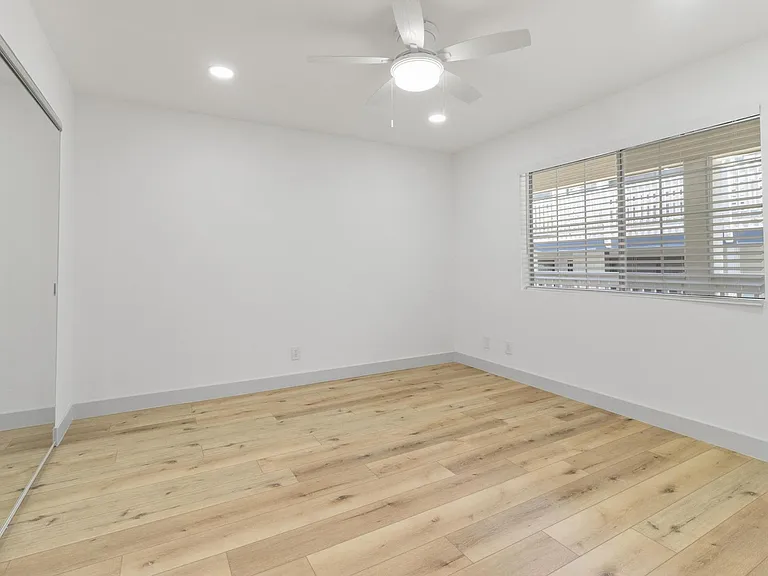 208 E Imperial Ave — Photo 7