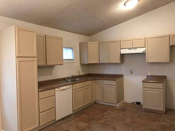 3rd image of 122 Kensington Ave