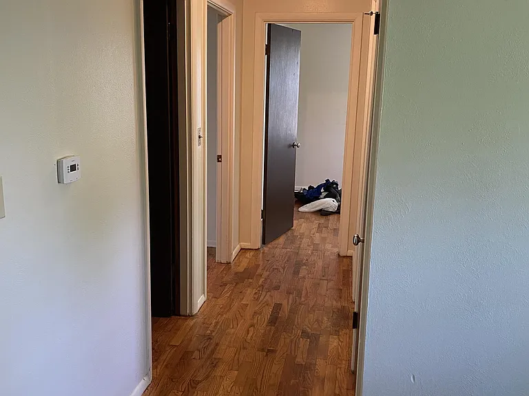 706 S Taylor Dr — Photo 3