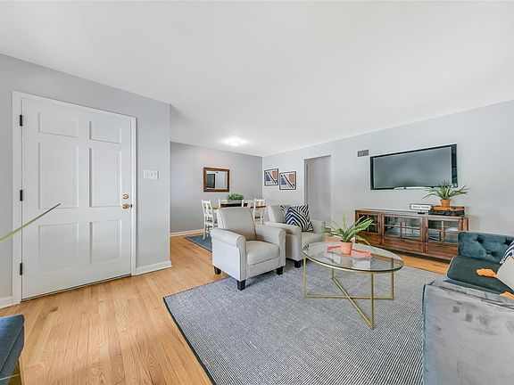 4th image of 7827 Harlan Ave