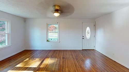 250 Mercer Ave Photo 1