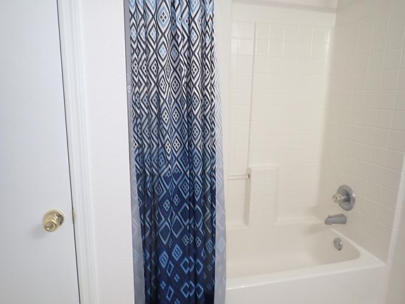 5th image of 121 Lindsay Dr