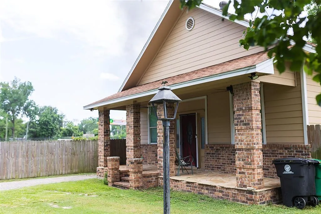 3 bed, 2.0 bath, 1698 sqft, $1,800 — Photo 4