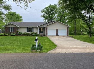 902 Deana Dr, Dexter, MO 63841