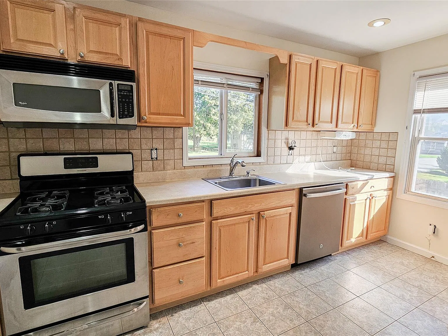 2 bed, 1.0 bath, 960 sqft, $2,300 — Photo 4
