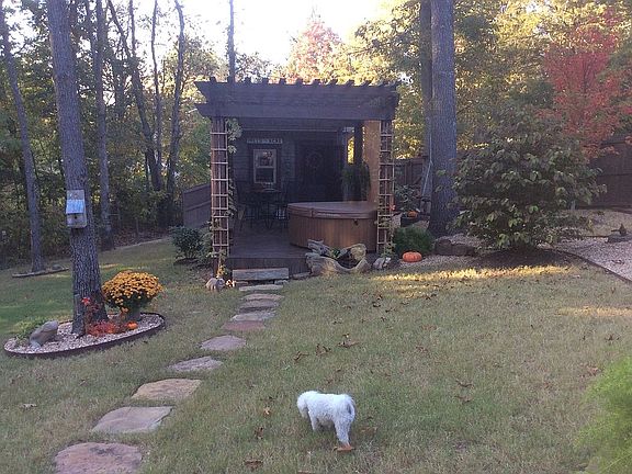 2nd image of 4 Holcombe Ln