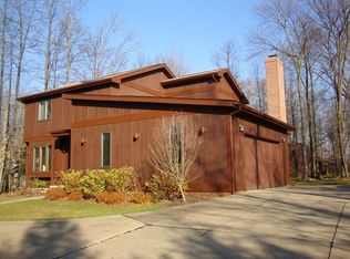 19099 Brookfield Rd, Chagrin Falls, OH 44023