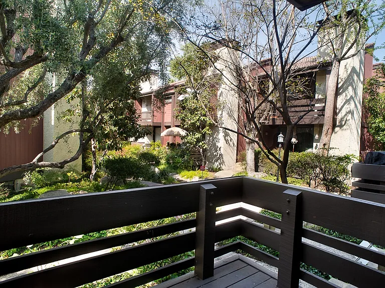 21931 Burbank Blvd #17 — Photo 18