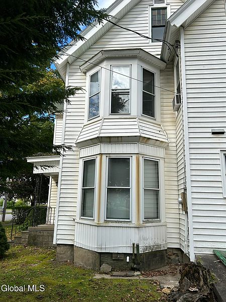 3rd image of 221 Reed Street