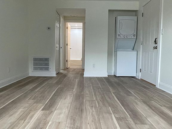 4th image of 615 W Charles St #Streetc2