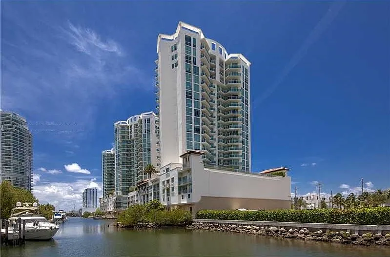 250 Sunny Isles Blvd #3-7