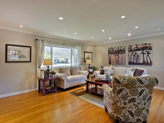 3rd image of 5821 Castano Dr