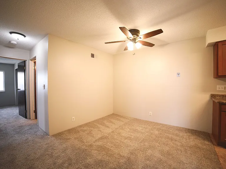 3033 W Capital Ave — Photo 5