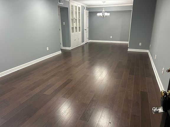 5th image of 359 N Post Oak Ln APT 121