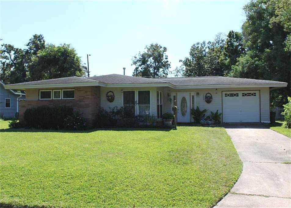 1st image of 122 Palm Ln