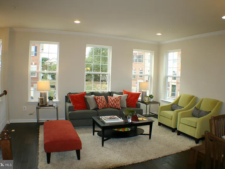 1610 Sun High Ter — Photo 4