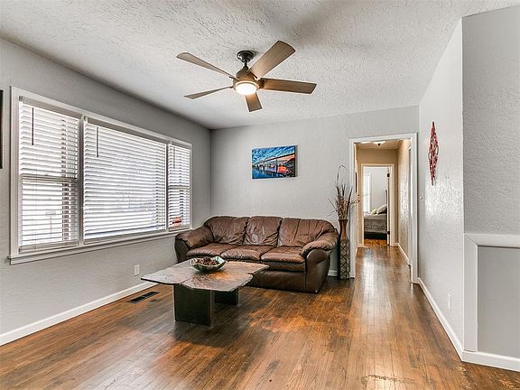 3rd image of 1102 N Pesotum Ave