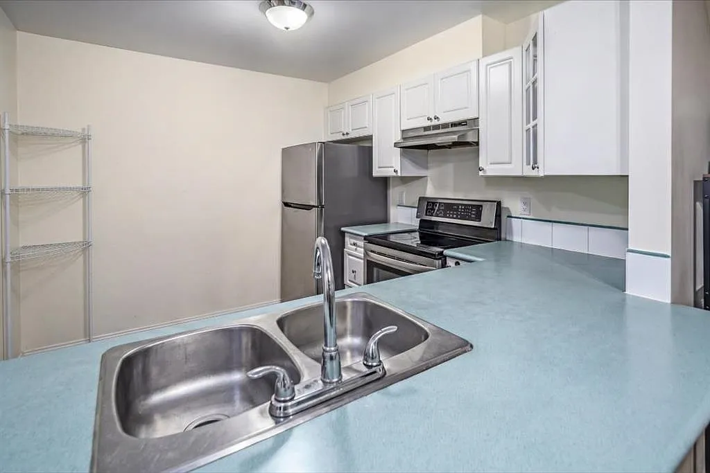 2 bed, 1016 sqft, $2,300 — Photo 4