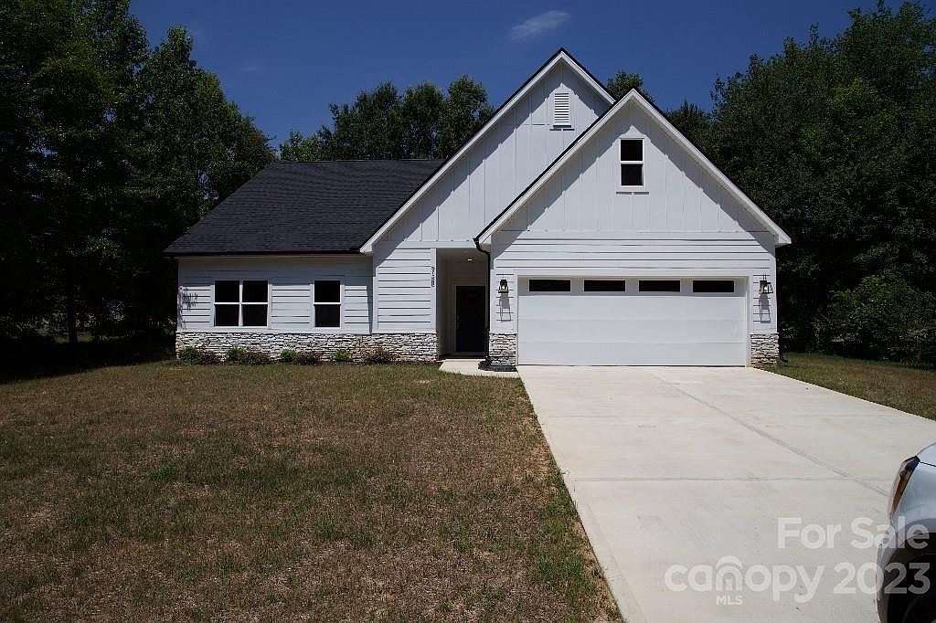 738 Saint Andrews Rd