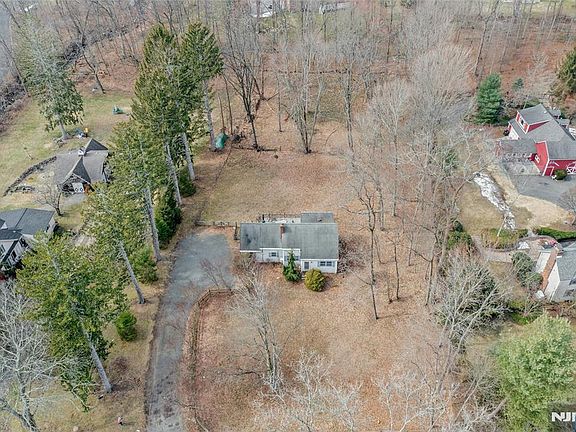 3rd image of 61 W Saddle River Rd