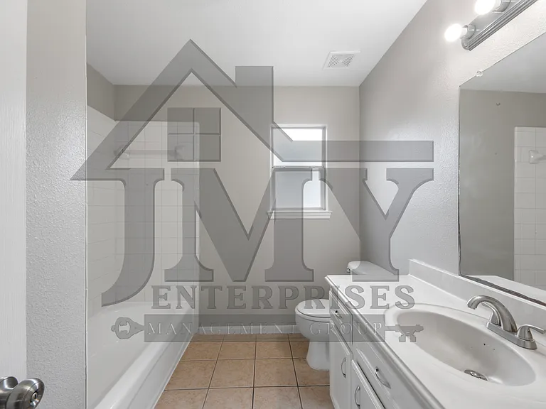 815 Cravens St #F2 — Photo 17