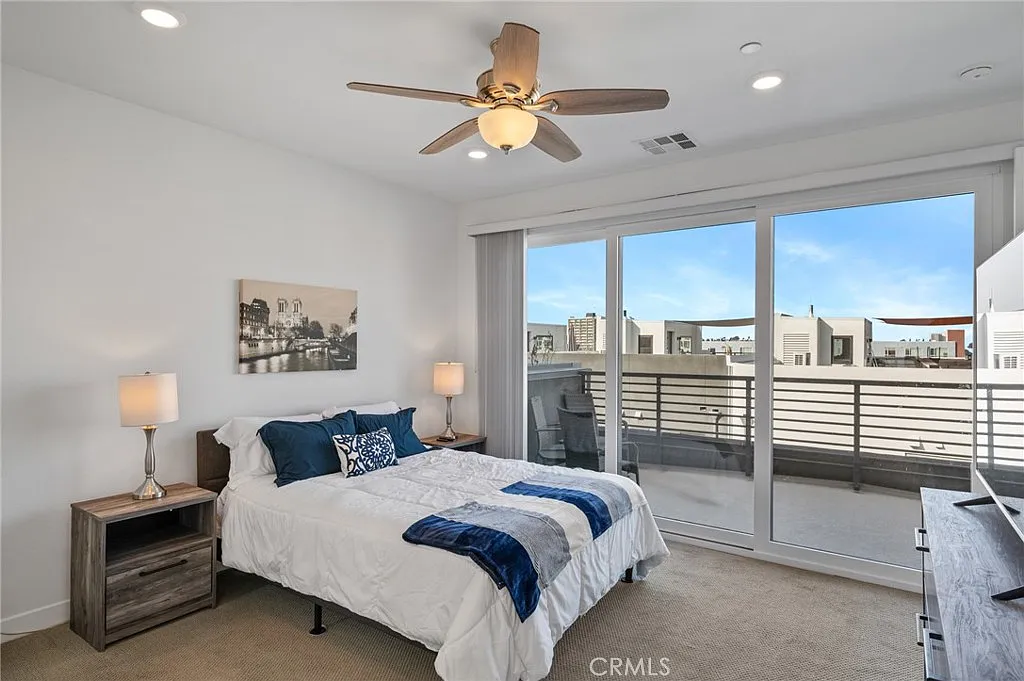 3 bed, 3.5 bath, 2080 sqft, $4,750 — Photo 2