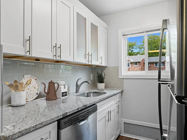 Eagle Rock Apartments at Nesconset — Photo 2