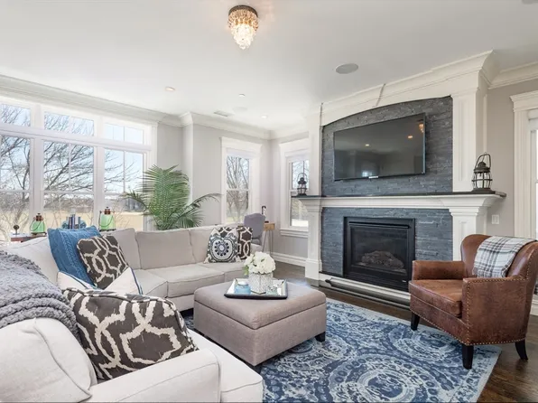 3 M St APT 4, South Boston, MA 02127