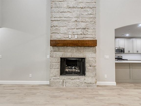 4th image of 4109 Abbey Park Dr