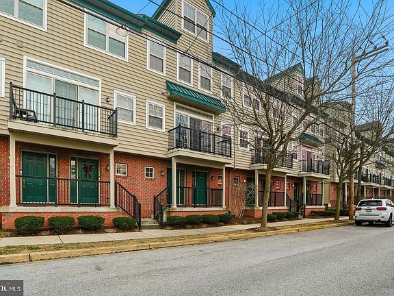 2nd image of 326 Jefferson Ave #26