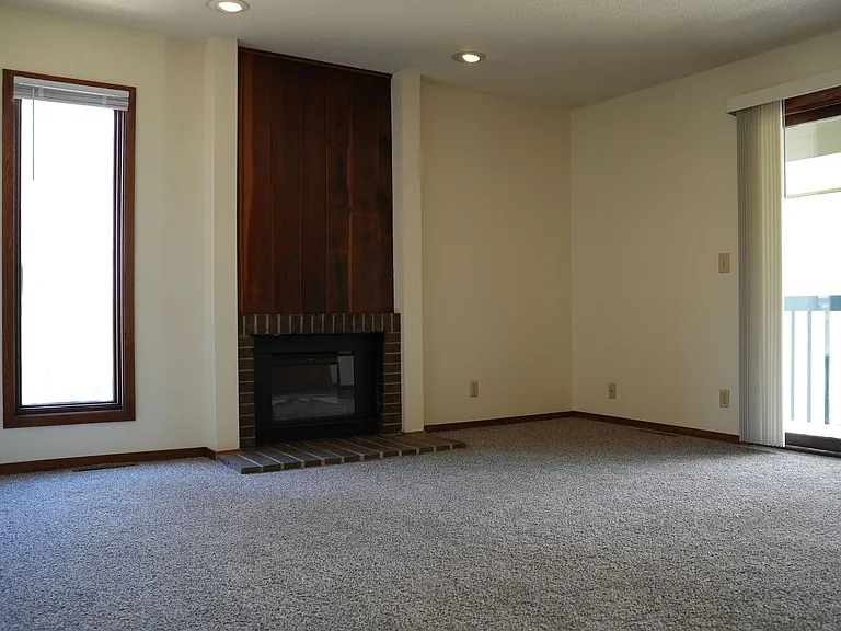 3900-3951 Doral Dr — Photo 12