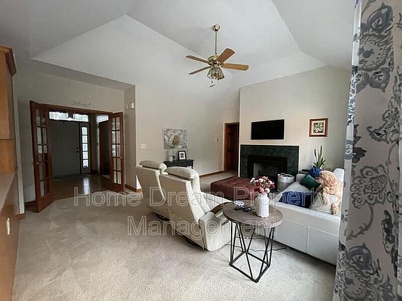 4th image of 11822 Hoover Ln