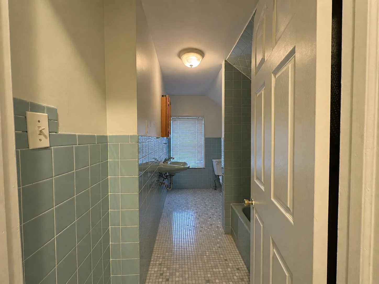 510 North State Street - 3 Upstairs — Photo 2