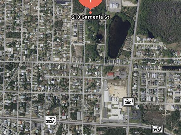 4th image of 210 Gardenia St