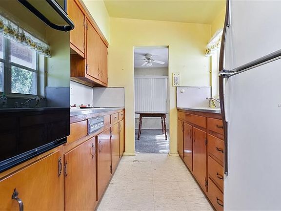 2nd image of 102 E Coleman Cir