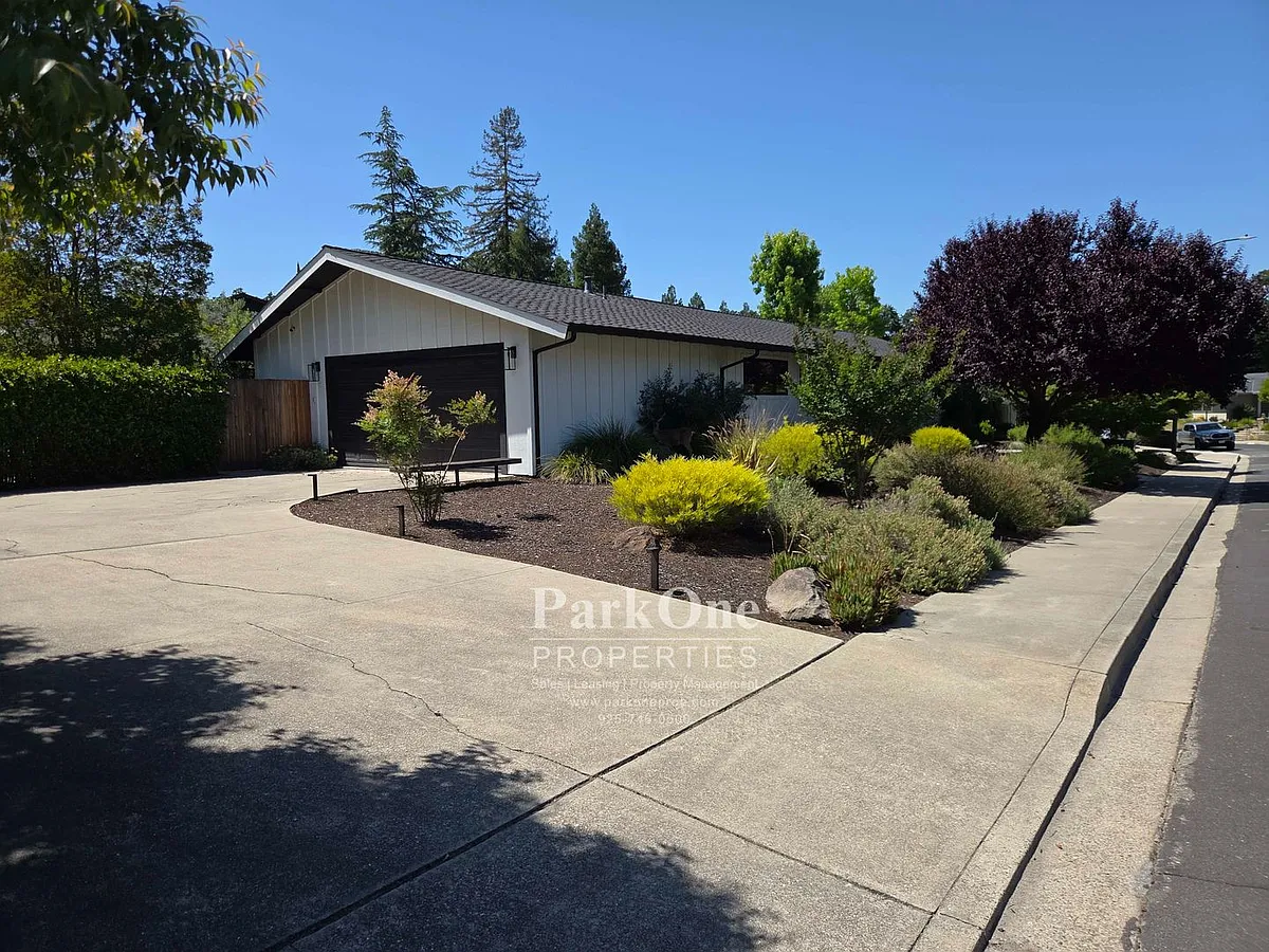 Building Photo - 225 Vallecito Ln