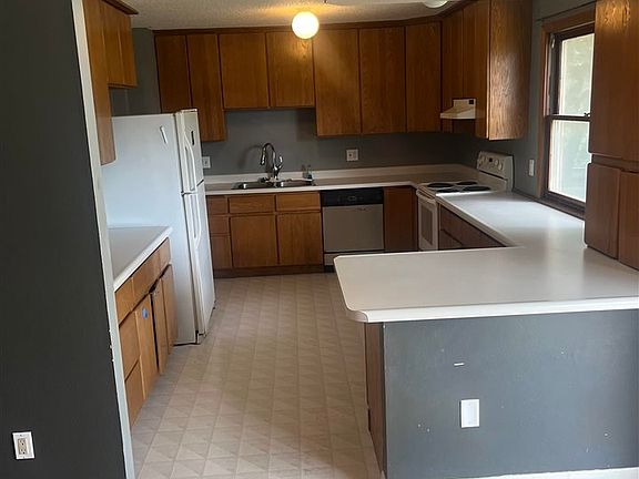 5th image of 52 Olive Ct