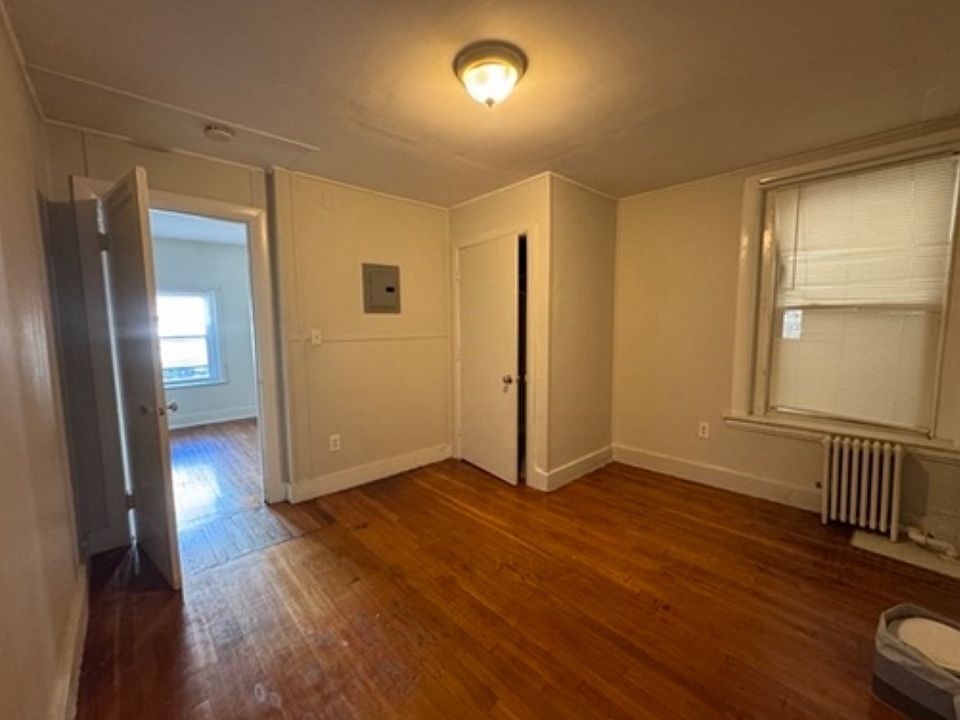 2nd image of 6 Jefferson St #3