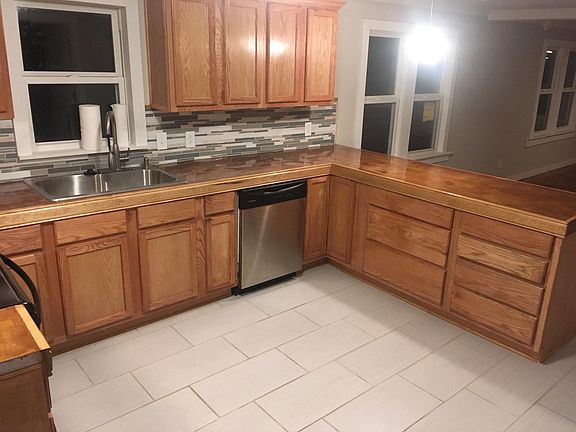 4th image of 1016 S Wood Ave