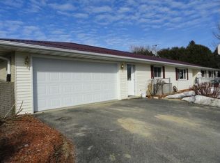 21058 Sunset Dr, Monticello, IA 52310