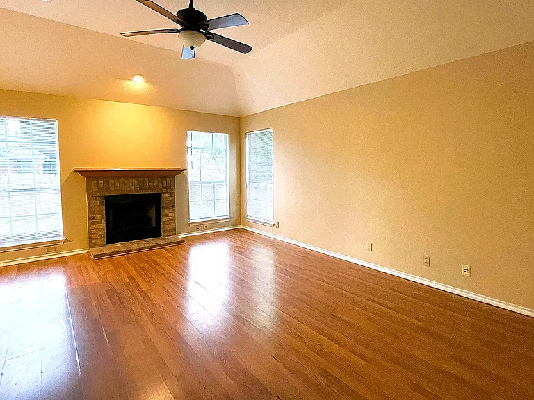 1307 Mesquite Rd — Photo 5