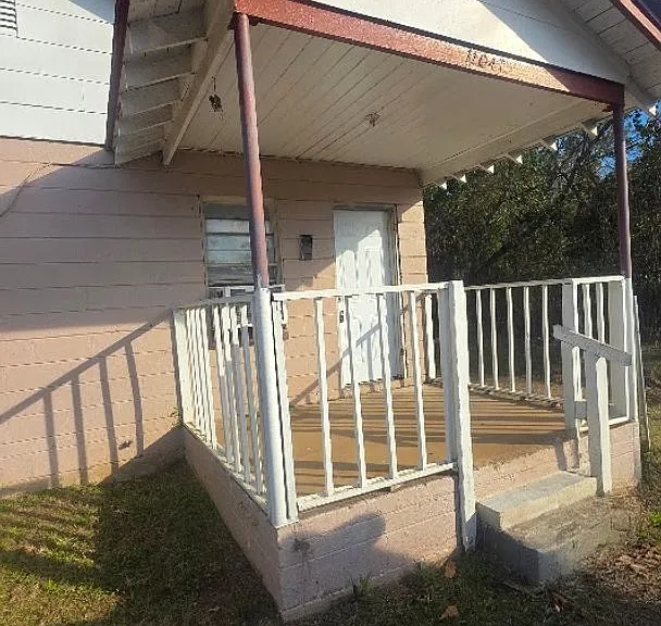 1104 S McKinley St — Photo 1