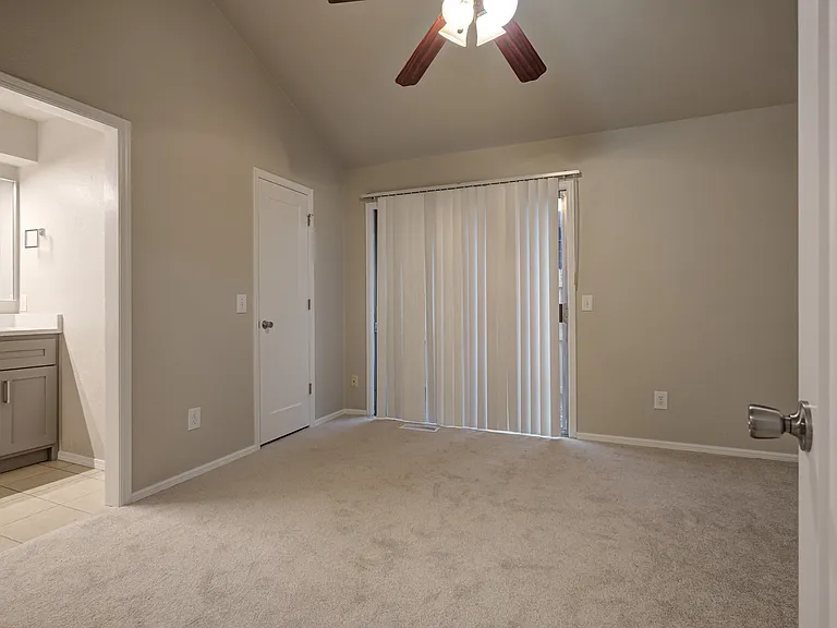 405 Sundance Ln — Photo 28